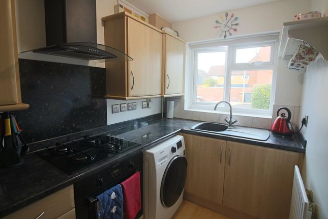 76 Brackenbury, Andover photo 5