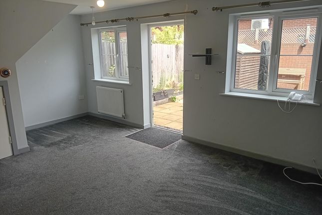9, Mike Oborski Close, Kidderminster photo 2