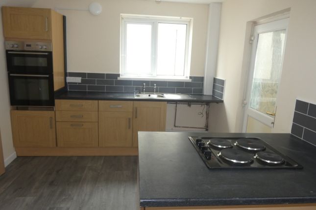 Ynysfach Avenue, Resolven photo 4