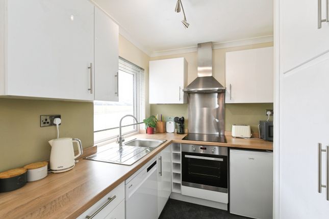 Flat 2, Marine Court,, Wheal Leisure, Cornwall photo 4