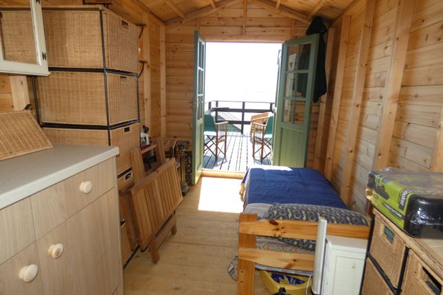 Beach Hut 37 The Spinney, Victoria Esplanade, West Mersea, Colchester photo 4
