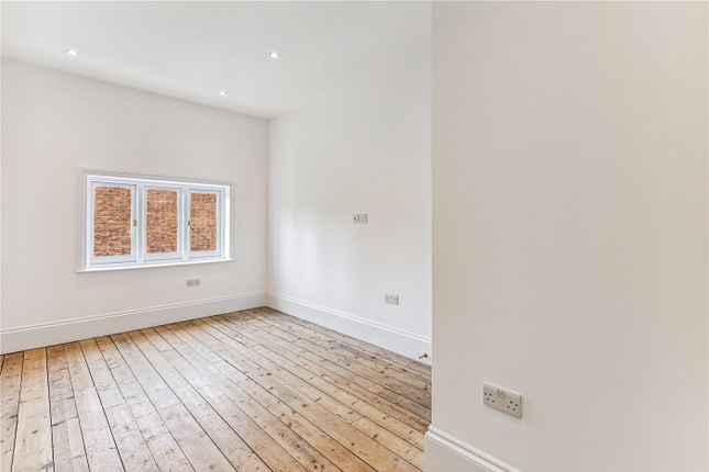 End terrace house for sale in Chatsworth Road, London