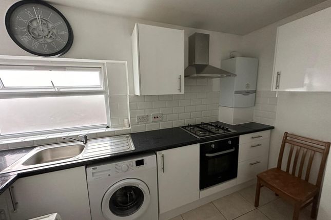 10 Forty Lane, London photo 2