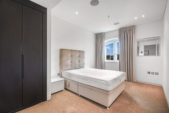Flat for sale in Strand, London