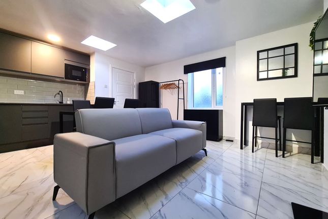 412C, West Green Road, London photo 3