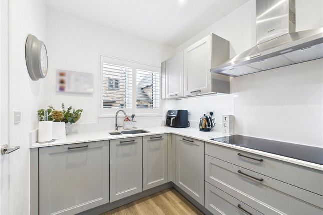 20, Staines Drive, Chelmsford photo 2