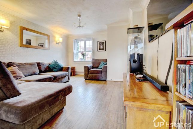 2, Kingsholm Close, Coventry photo 3