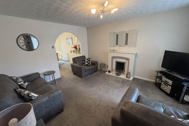 5, Woodlea, Oldham photo 4