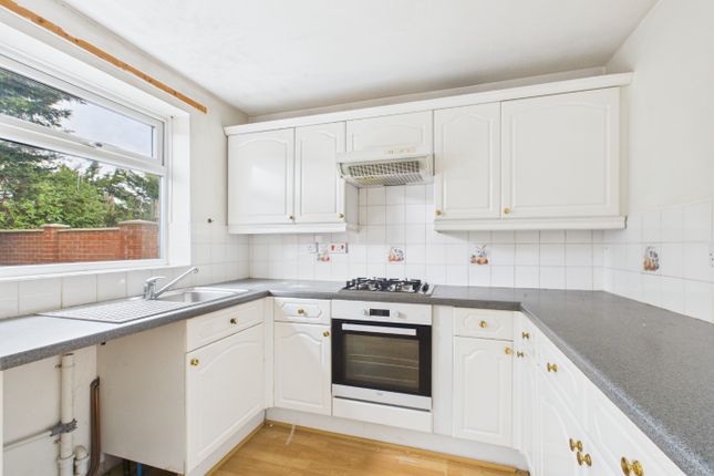 15, Coronet Close, Hull photo 2