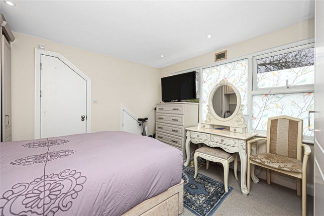 Thumbnail Flat for sale in Gordon Road, Finchley