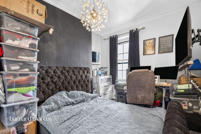 Flat 17, Exeter House, Friary Estate, London photo 4