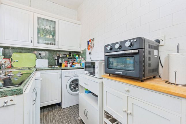 12, Lawrence Road, Manchester photo 4