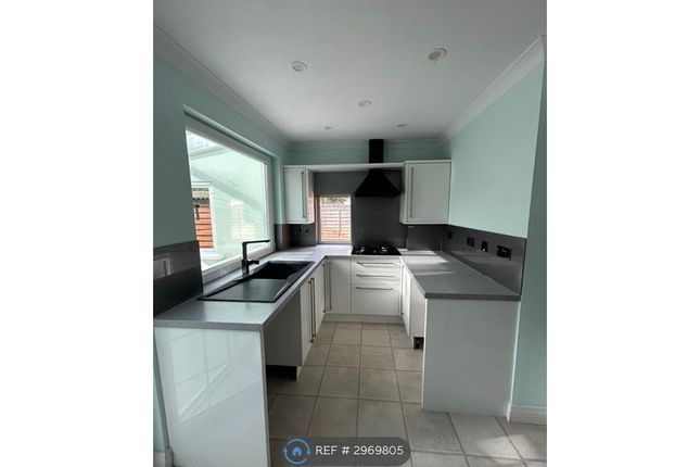 Meadfield Road, Slough photo 5