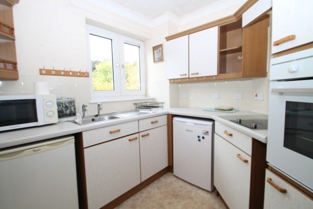 Thumbnail Flat to rent in Bourne Court, Caterham