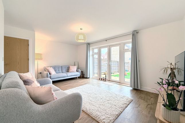 15 Corallian Drive, Faringdon photo 3