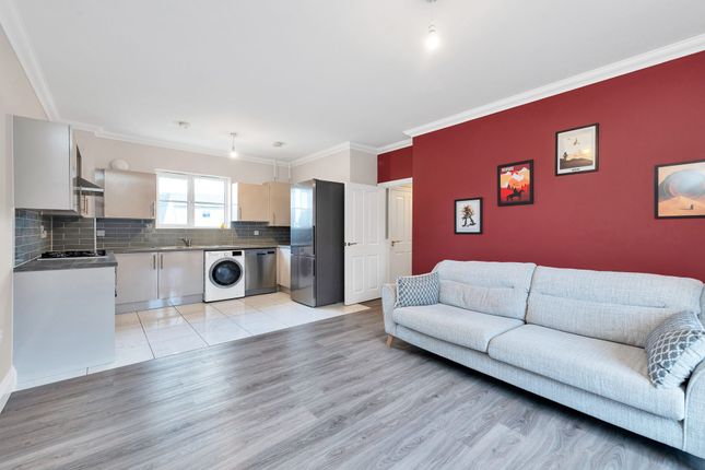 52 Clover Way, Royston photo 2