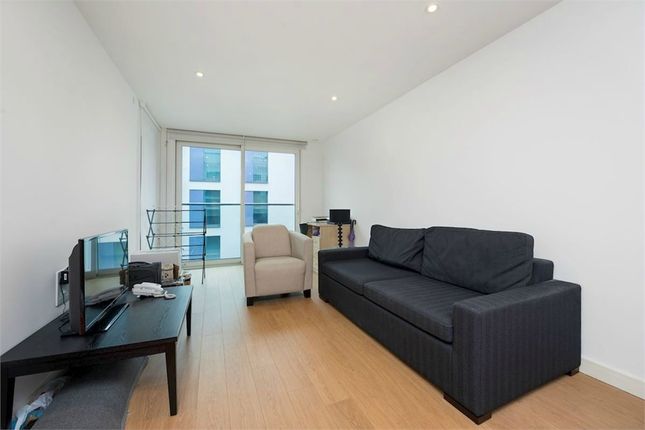 Thumbnail Flat for sale in Waterhouse Apartments, Saffron Central Square, Croydon