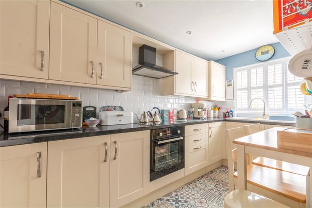 56, Trinity Road, Essex photo 3