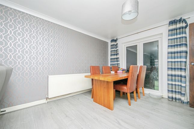 18, Pembroke Gardens, Clacton-On-Sea photo 2