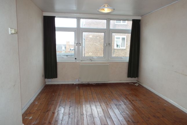 23, Mansfield photo 2