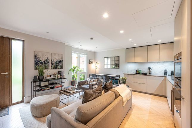 Flat for sale in Kidderpore Avenue, Hampstead, London