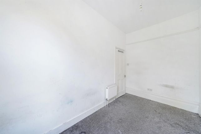Flat for sale in Loampit Hill, London