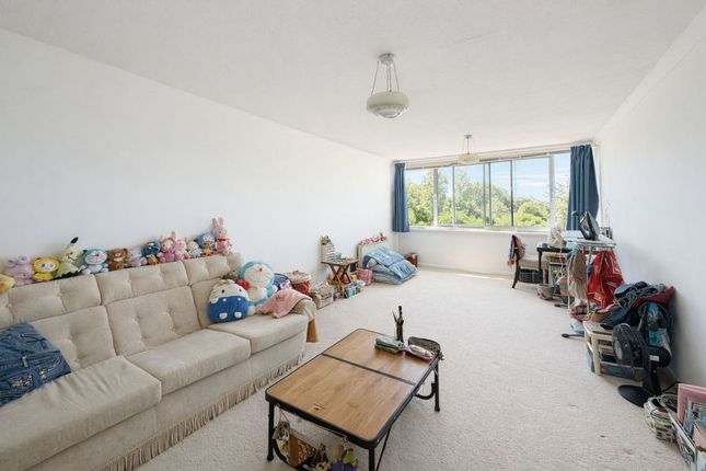 11 Ambleside Court, Crescent Road, Gosport photo 4
