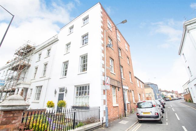 Flat to rent in Willes Road, Leamington Spa