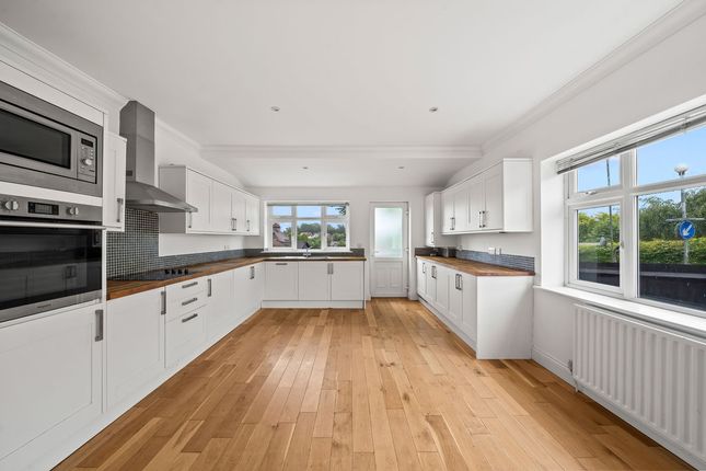 11, Staplehurst Road, Carshalton photo 4