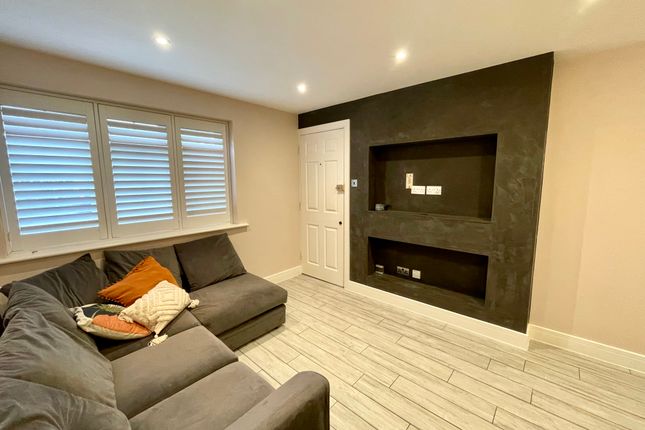 18, Kingfisher Walk, Aldershot photo 2