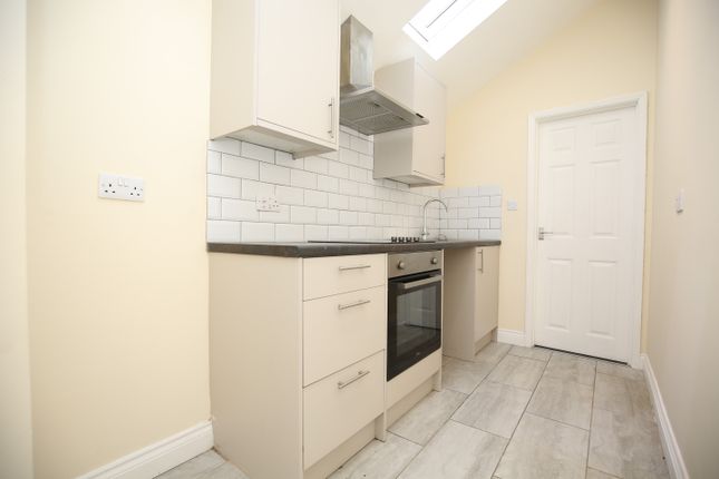 27, Church Road, Nuneaton photo 5