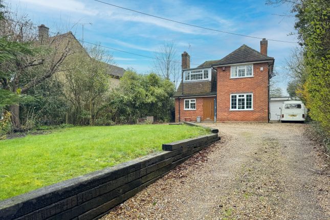 Thumbnail Detached house for sale in Oxford Road, Stone, Buckinghamshire, Aylesbury
