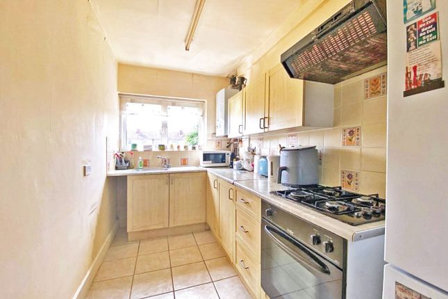 23, Ovesdon Avenue, Harrow photo 4