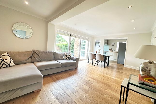 25 Mons Avenue, Billericay photo 3
