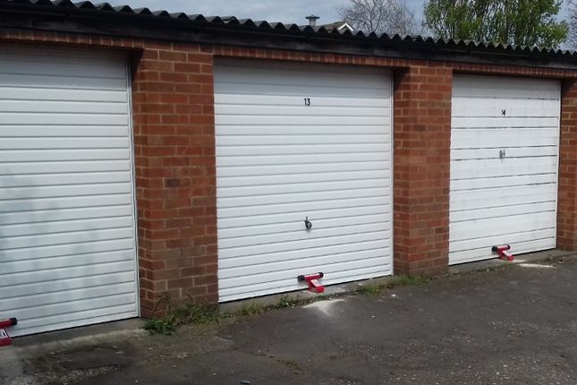 Parking/garage to rent in Albert Street, Windsor