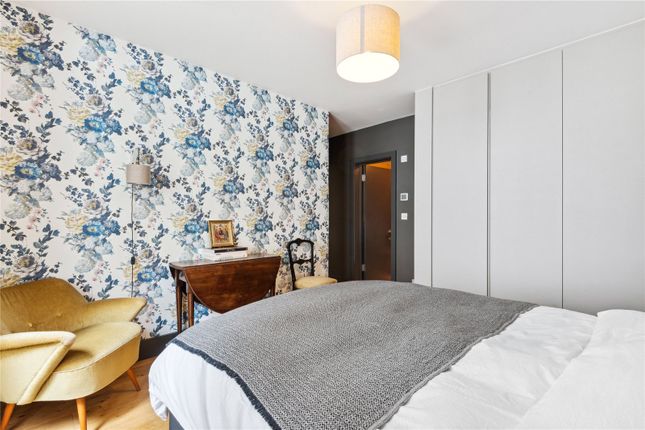 Mews house to rent in Boyne Terrace Mews, London