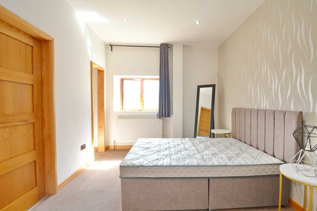 Flat to rent in College Green, City Centre