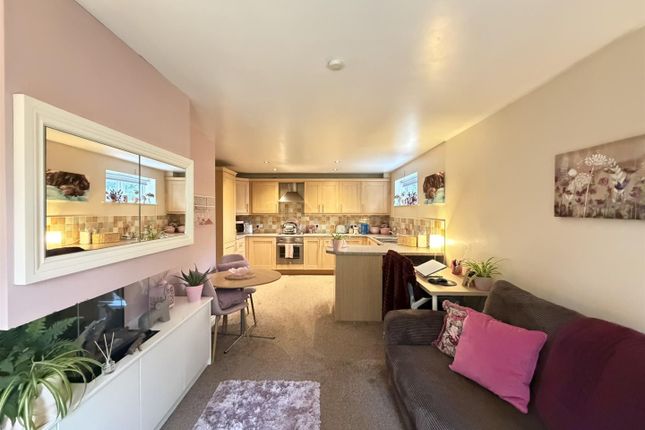 Flat 3, 21, The Plantations, Bradford photo 3