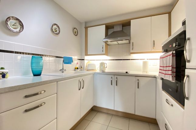 32 Cornmantle Court, 2 Parsonage Barn Lane, Ringwood photo 4