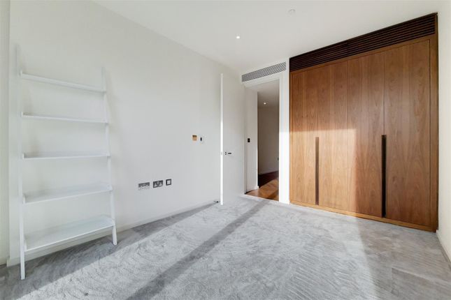 Flat to rent in New Union Square, London SW11