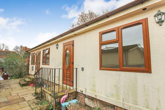 Mobile/park home for sale in Meadowside Park, Lingfield