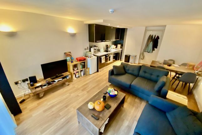 Flat for sale in West Point, Wellington Street, Leeds City Centre