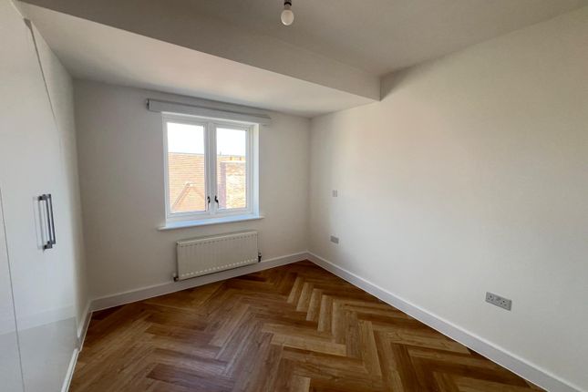 12 1, Guardhouse Way, London photo 4
