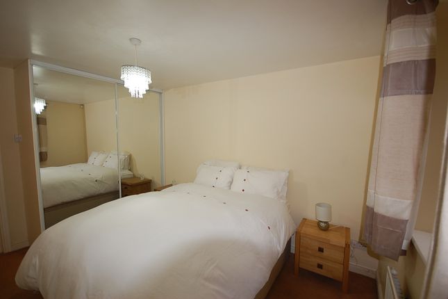 Swan Bank Lane, Holmfirth photo 5