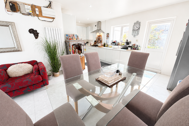 33, Cooper Avenue, Brierley Hill photo 2