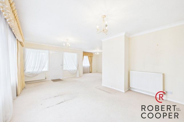 28, Curzon Place, Pinner photo 2