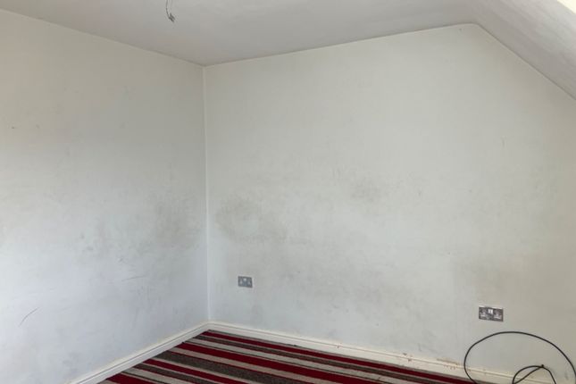 Town house for sale in Loxley Close, Bradford