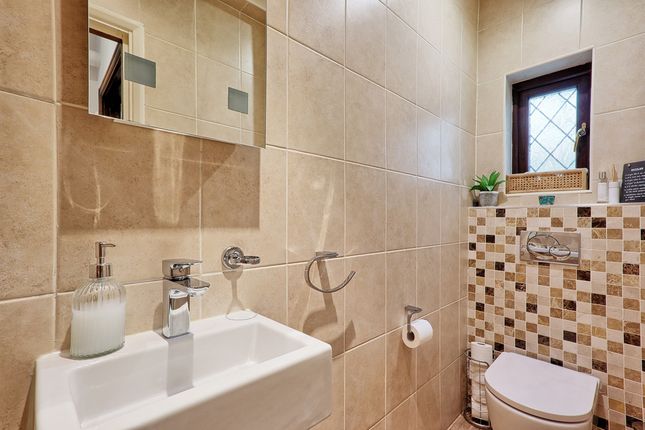 12, Nelmes Crescent, Hornchurch photo 4