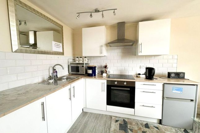 37A Almorah Road, London photo 2