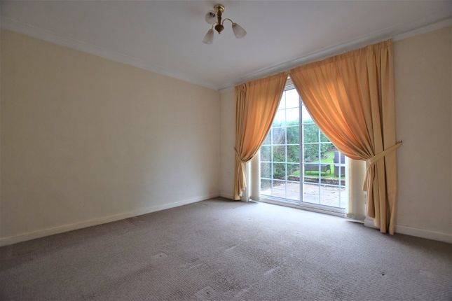3, Box Tree Mews, Macclesfield photo 3
